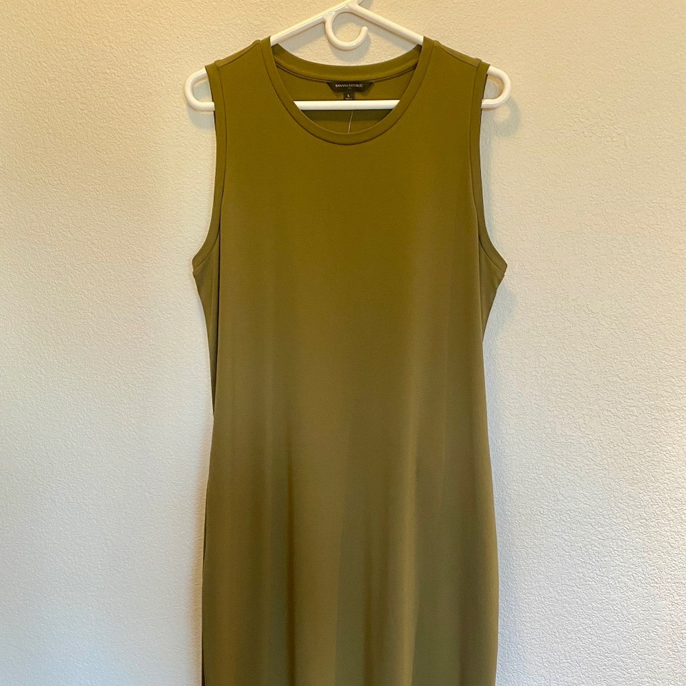 NWT Banana Republic maxi dress in olive